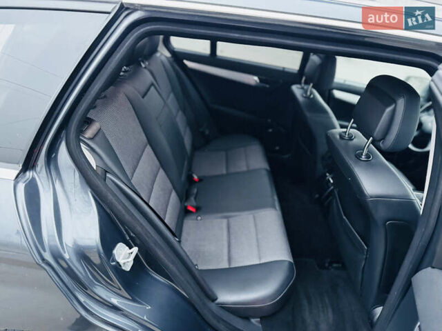 Серый Мерседес Ц-Класс, объемом двигателя 2.2 л и пробегом 304 тыс. км за 8700 $, фото 25 на Automoto.ua