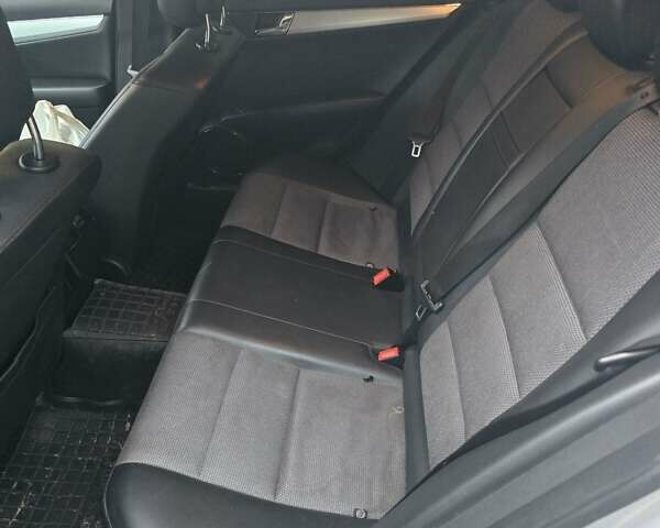 Сірий Мерседес Ц-Клас, об'ємом двигуна 2.2 л та пробігом 286 тис. км за 7800 $, фото 6 на Automoto.ua