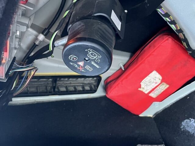 Сірий Мерседес Ц-Клас, об'ємом двигуна 1.6 л та пробігом 230 тис. км за 7700 $, фото 21 на Automoto.ua