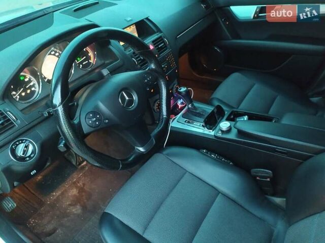 Сірий Мерседес Ц-Клас, об'ємом двигуна 2.15 л та пробігом 350 тис. км за 7386 $, фото 7 на Automoto.ua