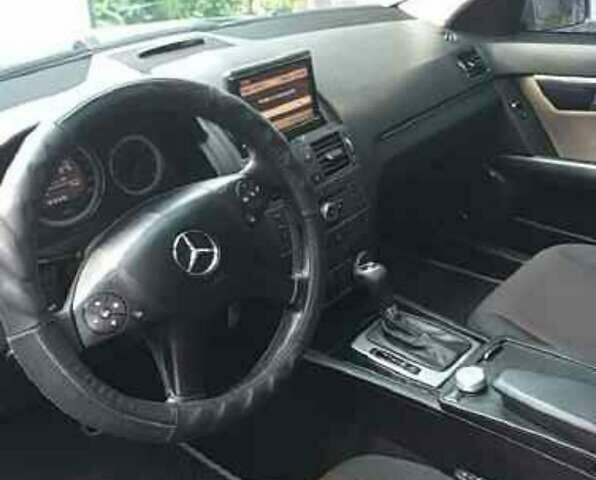 Сірий Мерседес Ц-Клас, об'ємом двигуна 2.2 л та пробігом 300 тис. км за 9500 $, фото 2 на Automoto.ua