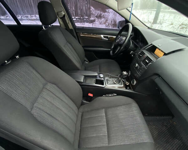 Серый Мерседес Ц-Класс, объемом двигателя 2.2 л и пробегом 300 тыс. км за 7500 $, фото 9 на Automoto.ua