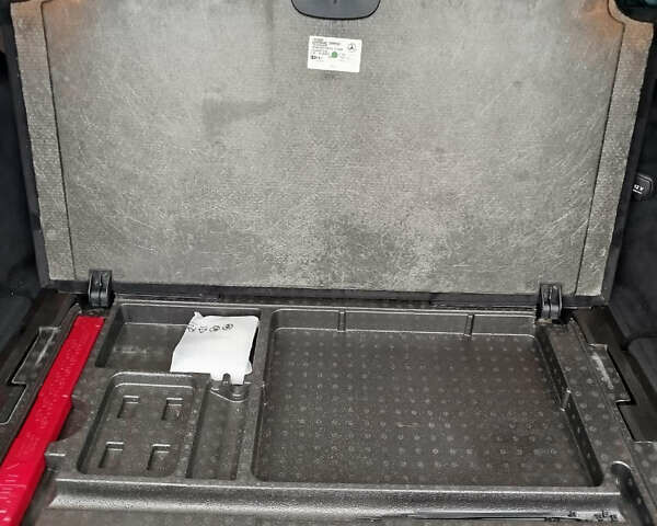 Сірий Мерседес Ц-Клас, об'ємом двигуна 2.14 л та пробігом 280 тис. км за 9000 $, фото 13 на Automoto.ua