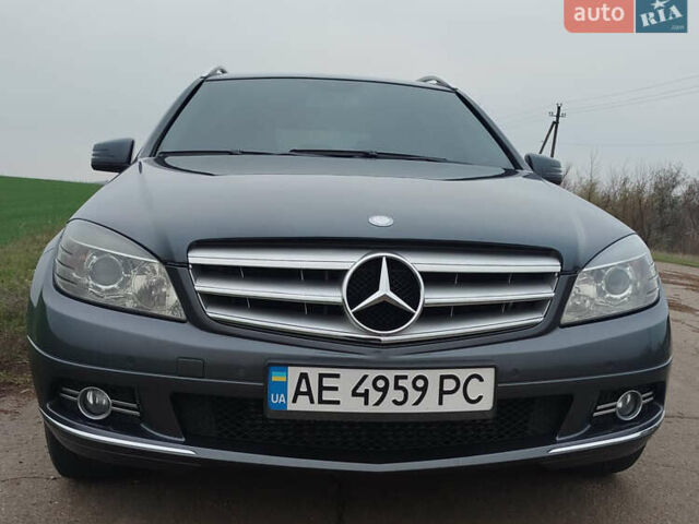 Сірий Мерседес Ц-Клас, об'ємом двигуна 2.14 л та пробігом 280 тис. км за 9000 $, фото 1 на Automoto.ua