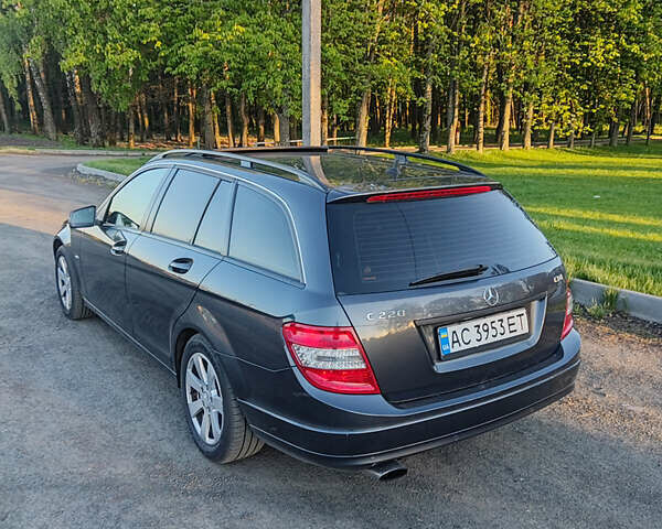 Серый Мерседес Ц-Класс, объемом двигателя 2.14 л и пробегом 310 тыс. км за 8000 $, фото 6 на Automoto.ua