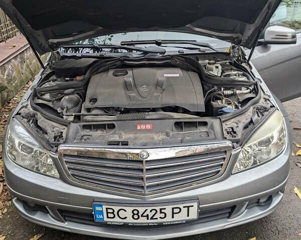 Сірий Мерседес Ц-Клас, об'ємом двигуна 2.15 л та пробігом 315 тис. км за 7900 $, фото 5 на Automoto.ua