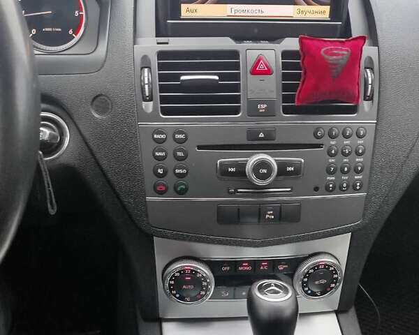 Сірий Мерседес Ц-Клас, об'ємом двигуна 2.14 л та пробігом 280 тис. км за 9000 $, фото 7 на Automoto.ua