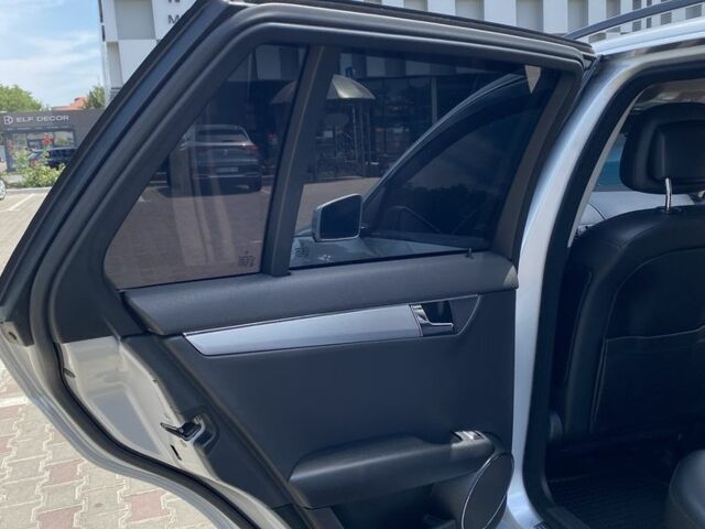 Серый Мерседес Ц-Класс, объемом двигателя 2.1 л и пробегом 207 тыс. км за 8500 $, фото 7 на Automoto.ua