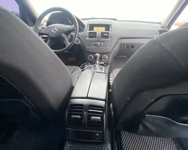 Серый Мерседес Ц-Класс, объемом двигателя 2.2 л и пробегом 300 тыс. км за 7500 $, фото 11 на Automoto.ua