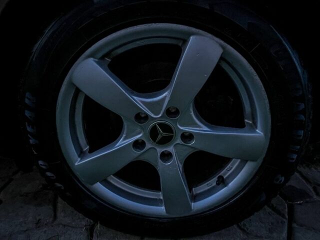 Мерседес Ц-Класс 2009 в Новояворовск на Automoto.ua Серый Мерседес Ц-Класс, объемом двигателя 2.1 л и пробегом 362 тыс. км за 8000 $, фото 2 на Automoto.ua