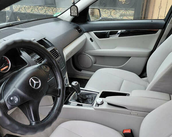 Сірий Мерседес Ц-Клас, об'ємом двигуна 2.2 л та пробігом 327 тис. км за 8700 $, фото 15 на Automoto.ua