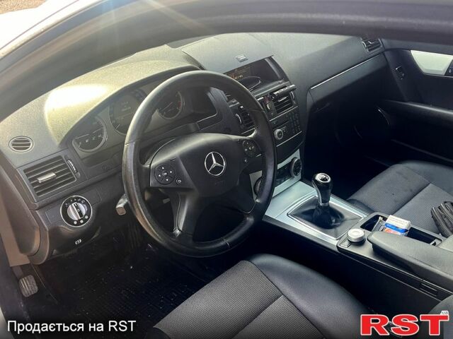 Сірий Мерседес Ц-Клас, об'ємом двигуна 1.6 л та пробігом 180 тис. км за 8100 $, фото 4 на Automoto.ua