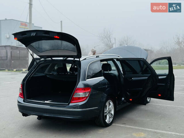 Серый Мерседес Ц-Класс, объемом двигателя 2.2 л и пробегом 304 тыс. км за 8700 $, фото 53 на Automoto.ua