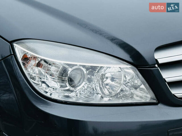 Сірий Мерседес Ц-Клас, об'ємом двигуна 2.2 л та пробігом 304 тис. км за 8450 $, фото 17 на Automoto.ua