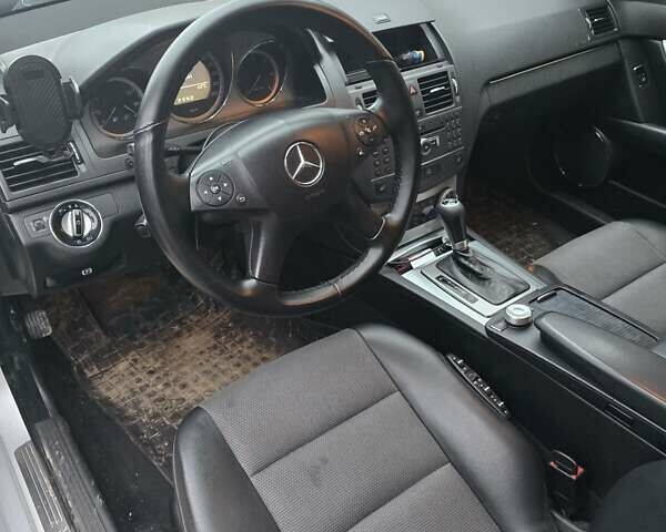 Сірий Мерседес Ц-Клас, об'ємом двигуна 2.2 л та пробігом 286 тис. км за 7800 $, фото 8 на Automoto.ua