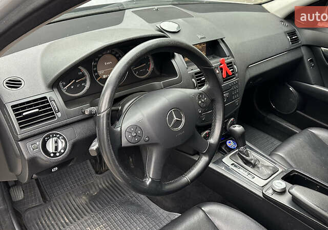 Серый Мерседес Ц-Класс, объемом двигателя 2.15 л и пробегом 333 тыс. км за 7300 $, фото 16 на Automoto.ua