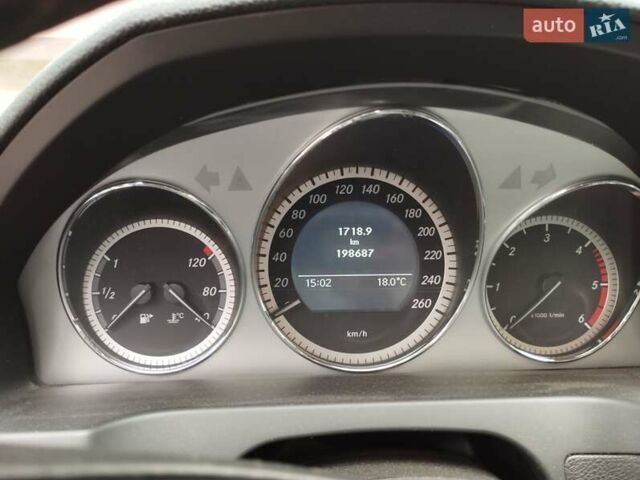 Серый Мерседес Ц-Класс, объемом двигателя 2.2 л и пробегом 200 тыс. км за 9000 $, фото 6 на Automoto.ua