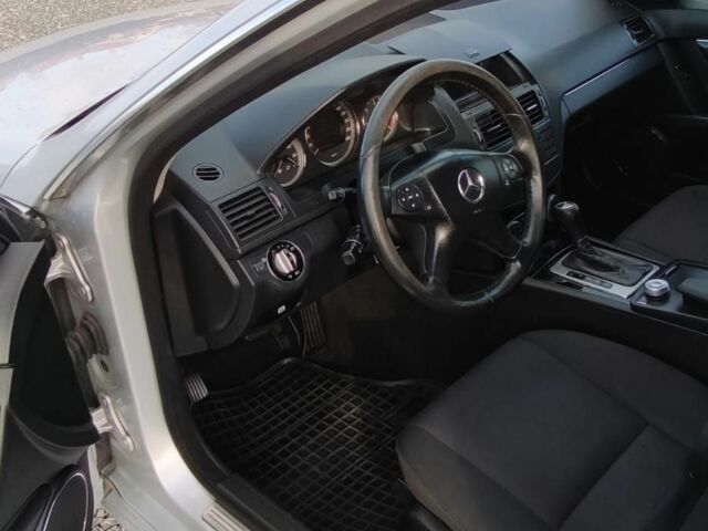 Сірий Мерседес Ц-Клас, об'ємом двигуна 2.2 л та пробігом 449 тис. км за 5300 $, фото 7 на Automoto.ua