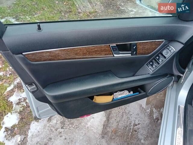 Серый Мерседес Ц-Класс, объемом двигателя 1.8 л и пробегом 249 тыс. км за 10990 $, фото 15 на Automoto.ua