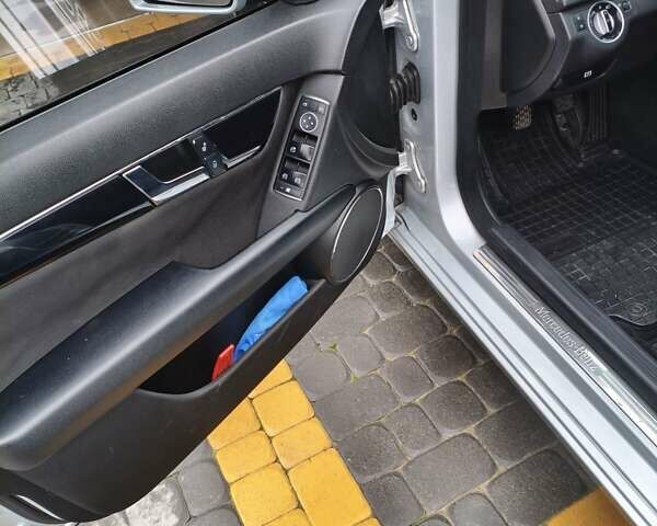 Сірий Мерседес Ц-Клас, об'ємом двигуна 2.2 л та пробігом 332 тис. км за 9200 $, фото 33 на Automoto.ua