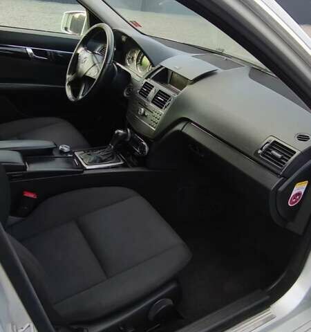 Серый Мерседес Ц-Класс, объемом двигателя 2.2 л и пробегом 449 тыс. км за 5300 $, фото 13 на Automoto.ua