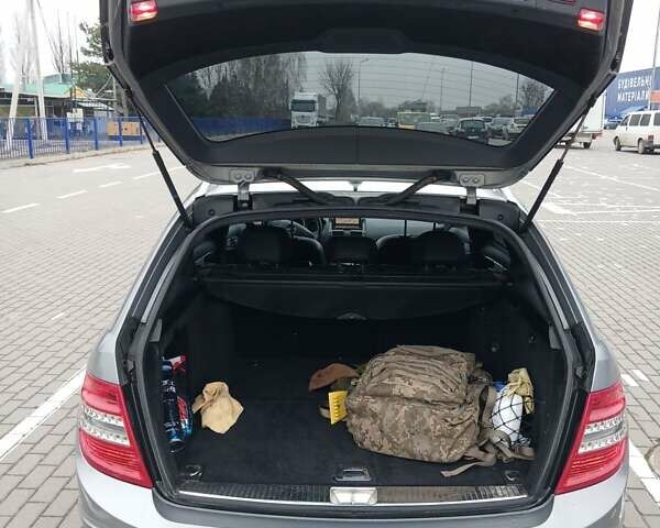 Сірий Мерседес Ц-Клас, об'ємом двигуна 2.99 л та пробігом 248 тис. км за 6700 $, фото 24 на Automoto.ua