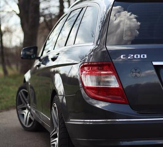 Серый Мерседес Ц-Класс, объемом двигателя 2.2 л и пробегом 250 тыс. км за 10000 $, фото 23 на Automoto.ua