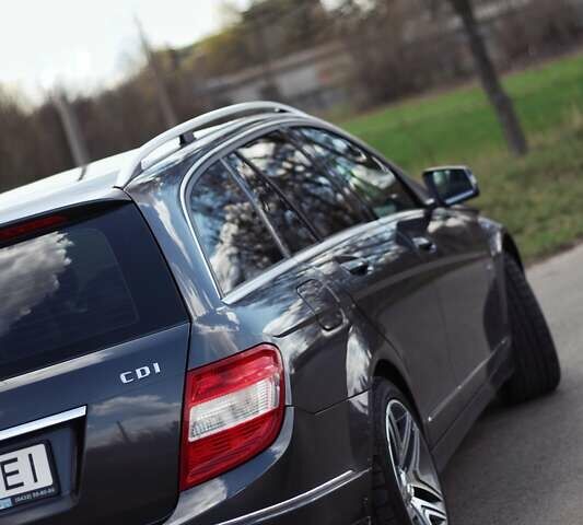 Серый Мерседес Ц-Класс, объемом двигателя 2.2 л и пробегом 250 тыс. км за 10000 $, фото 26 на Automoto.ua