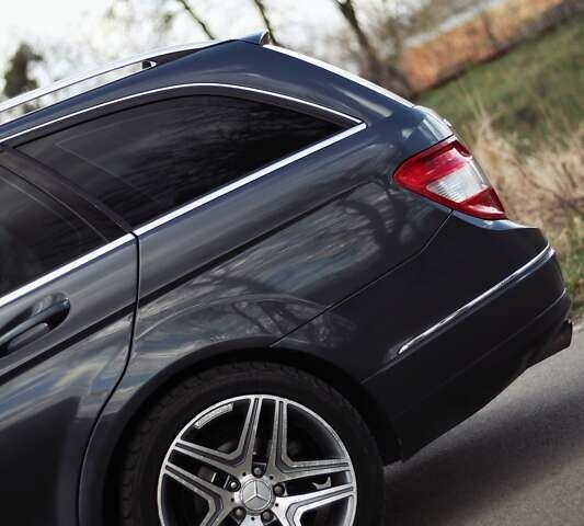 Серый Мерседес Ц-Класс, объемом двигателя 2.2 л и пробегом 250 тыс. км за 10000 $, фото 6 на Automoto.ua