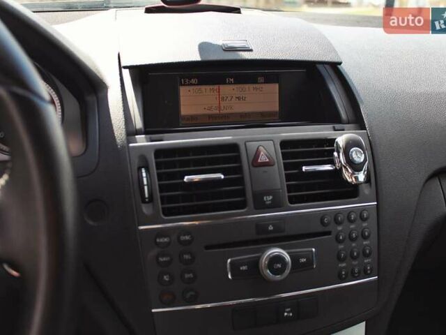 Серый Мерседес Ц-Класс, объемом двигателя 2.2 л и пробегом 250 тыс. км за 10000 $, фото 48 на Automoto.ua