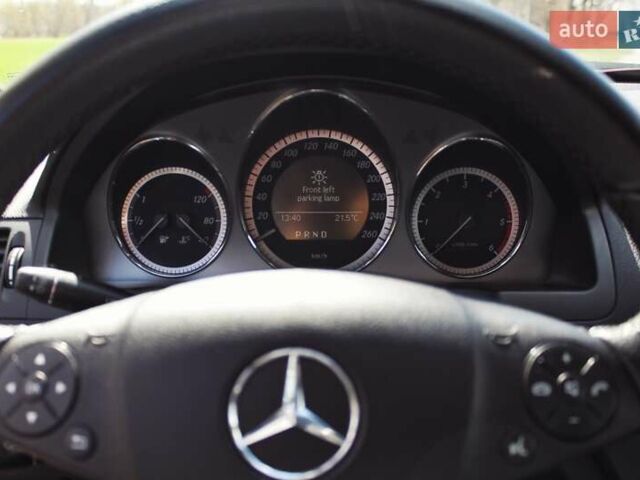 Серый Мерседес Ц-Класс, объемом двигателя 2.2 л и пробегом 250 тыс. км за 10000 $, фото 52 на Automoto.ua
