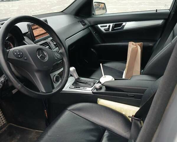 Сірий Мерседес Ц-Клас, об'ємом двигуна 2.99 л та пробігом 248 тис. км за 6700 $, фото 26 на Automoto.ua