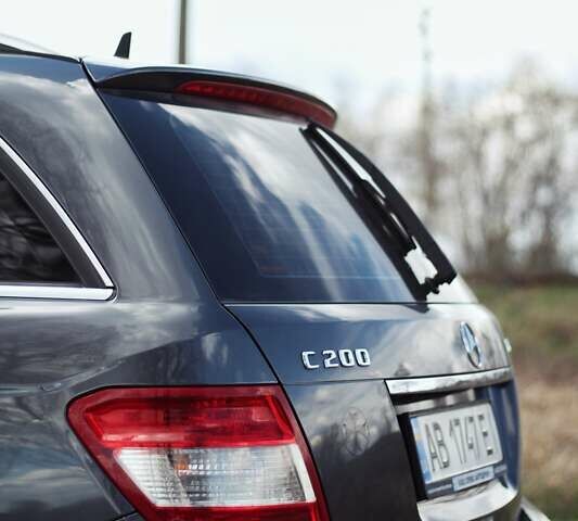 Серый Мерседес Ц-Класс, объемом двигателя 2.2 л и пробегом 250 тыс. км за 10000 $, фото 12 на Automoto.ua