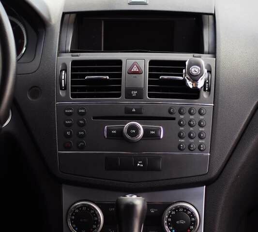 Серый Мерседес Ц-Класс, объемом двигателя 2.2 л и пробегом 250 тыс. км за 10000 $, фото 37 на Automoto.ua