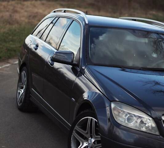 Серый Мерседес Ц-Класс, объемом двигателя 2.2 л и пробегом 250 тыс. км за 10000 $, фото 10 на Automoto.ua