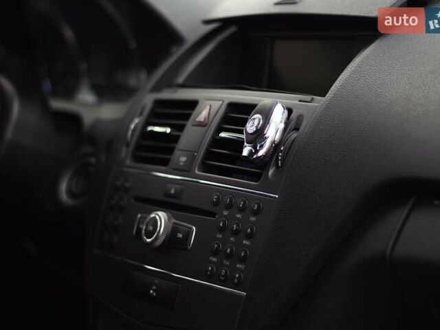 Серый Мерседес Ц-Класс, объемом двигателя 2.2 л и пробегом 250 тыс. км за 10000 $, фото 35 на Automoto.ua