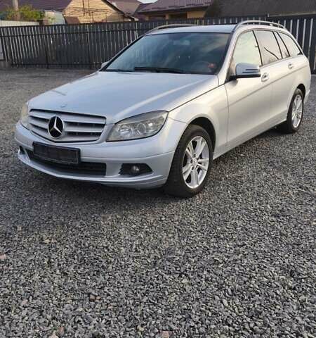 Серый Мерседес Ц-Класс, объемом двигателя 2.2 л и пробегом 449 тыс. км за 5300 $, фото 1 на Automoto.ua