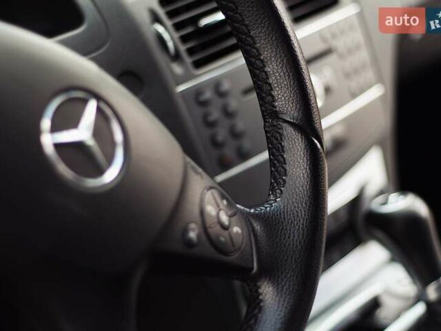 Серый Мерседес Ц-Класс, объемом двигателя 2.2 л и пробегом 250 тыс. км за 10000 $, фото 45 на Automoto.ua