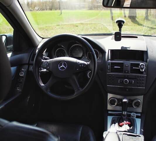 Серый Мерседес Ц-Класс, объемом двигателя 2.2 л и пробегом 250 тыс. км за 10000 $, фото 61 на Automoto.ua