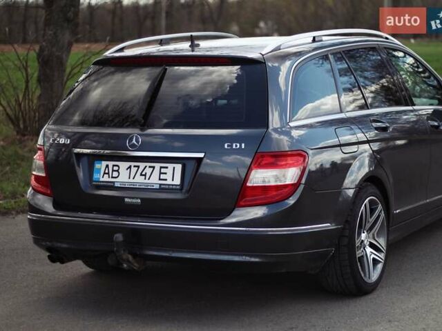 Серый Мерседес Ц-Класс, объемом двигателя 2.2 л и пробегом 250 тыс. км за 10000 $, фото 24 на Automoto.ua