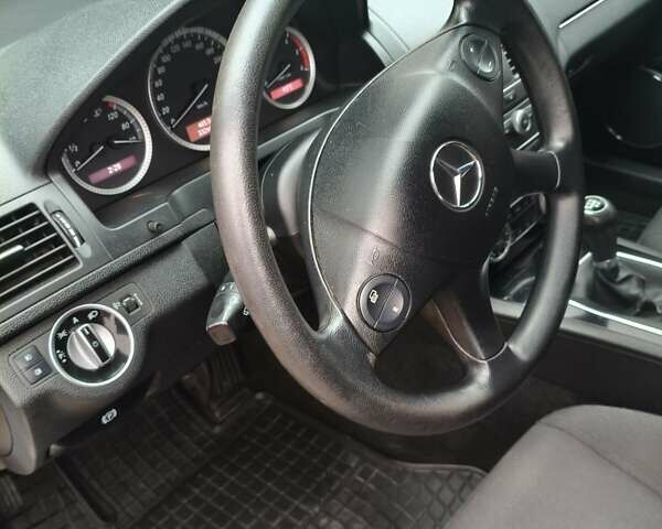 Сірий Мерседес Ц-Клас, об'ємом двигуна 2.2 л та пробігом 332 тис. км за 9200 $, фото 32 на Automoto.ua