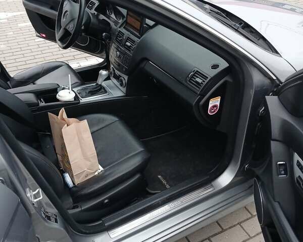 Сірий Мерседес Ц-Клас, об'ємом двигуна 2.99 л та пробігом 248 тис. км за 6700 $, фото 30 на Automoto.ua