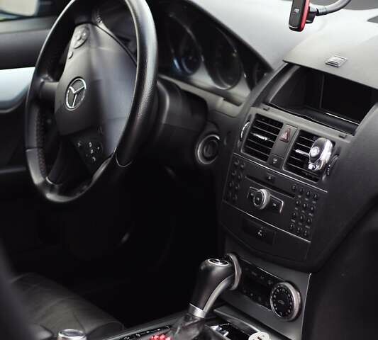 Серый Мерседес Ц-Класс, объемом двигателя 2.2 л и пробегом 250 тыс. км за 10000 $, фото 31 на Automoto.ua