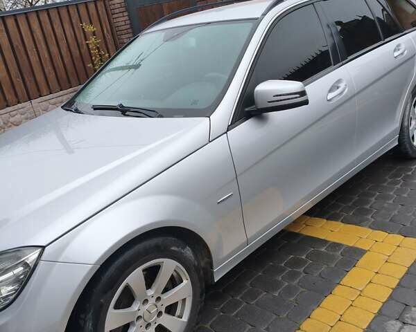 Сірий Мерседес Ц-Клас, об'ємом двигуна 2.2 л та пробігом 332 тис. км за 9200 $, фото 4 на Automoto.ua