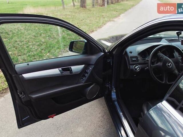 Серый Мерседес Ц-Класс, объемом двигателя 2.2 л и пробегом 250 тыс. км за 10000 $, фото 50 на Automoto.ua