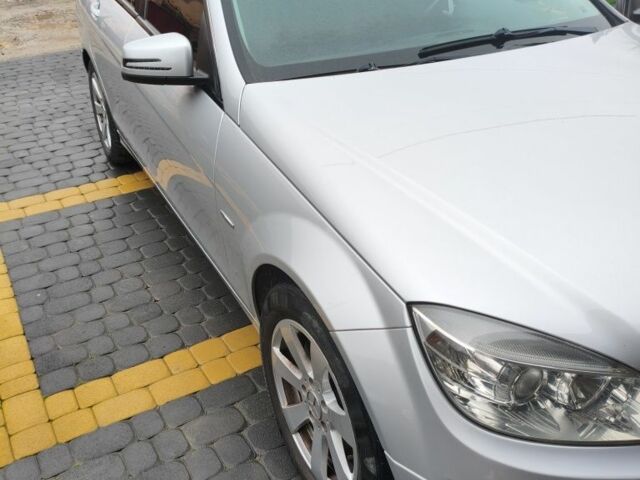 Сірий Мерседес Ц-Клас, об'ємом двигуна 2.1 л та пробігом 332 тис. км за 9200 $, фото 2 на Automoto.ua