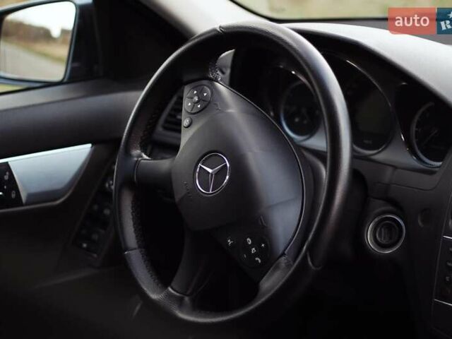 Серый Мерседес Ц-Класс, объемом двигателя 2.2 л и пробегом 250 тыс. км за 10000 $, фото 39 на Automoto.ua