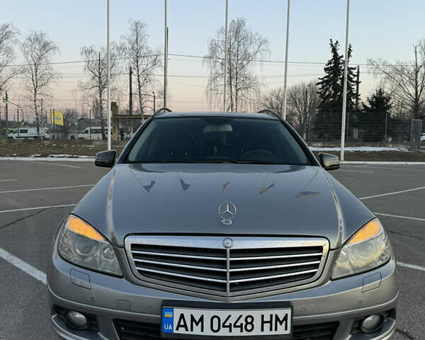 Сірий Мерседес Ц-Клас, об'ємом двигуна 2.14 л та пробігом 277 тис. км за 10000 $, фото 1 на Automoto.ua
