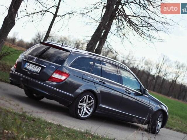 Серый Мерседес Ц-Класс, объемом двигателя 2.2 л и пробегом 250 тыс. км за 10000 $, фото 30 на Automoto.ua