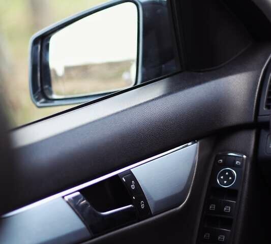 Серый Мерседес Ц-Класс, объемом двигателя 2.2 л и пробегом 250 тыс. км за 10000 $, фото 42 на Automoto.ua